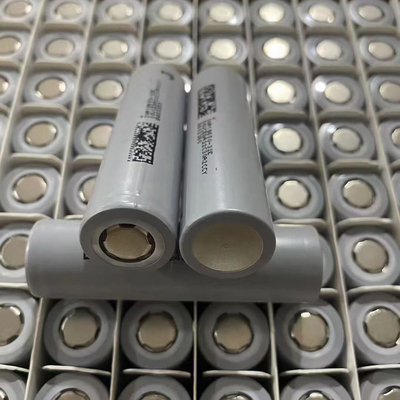 3.7V Standar Silinder Lithium Ion Cell 3200mAh Kapasitas Besar 18650 Baterai Lithium